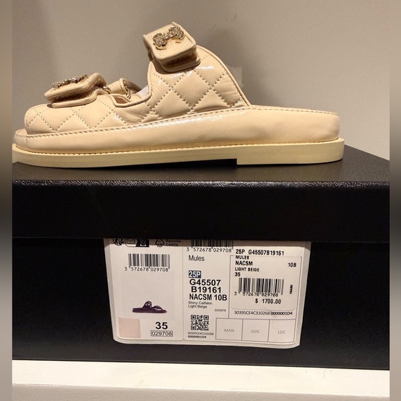 CHANEL Beige Sandals with Gold CC Logo - Picture 9 of 10